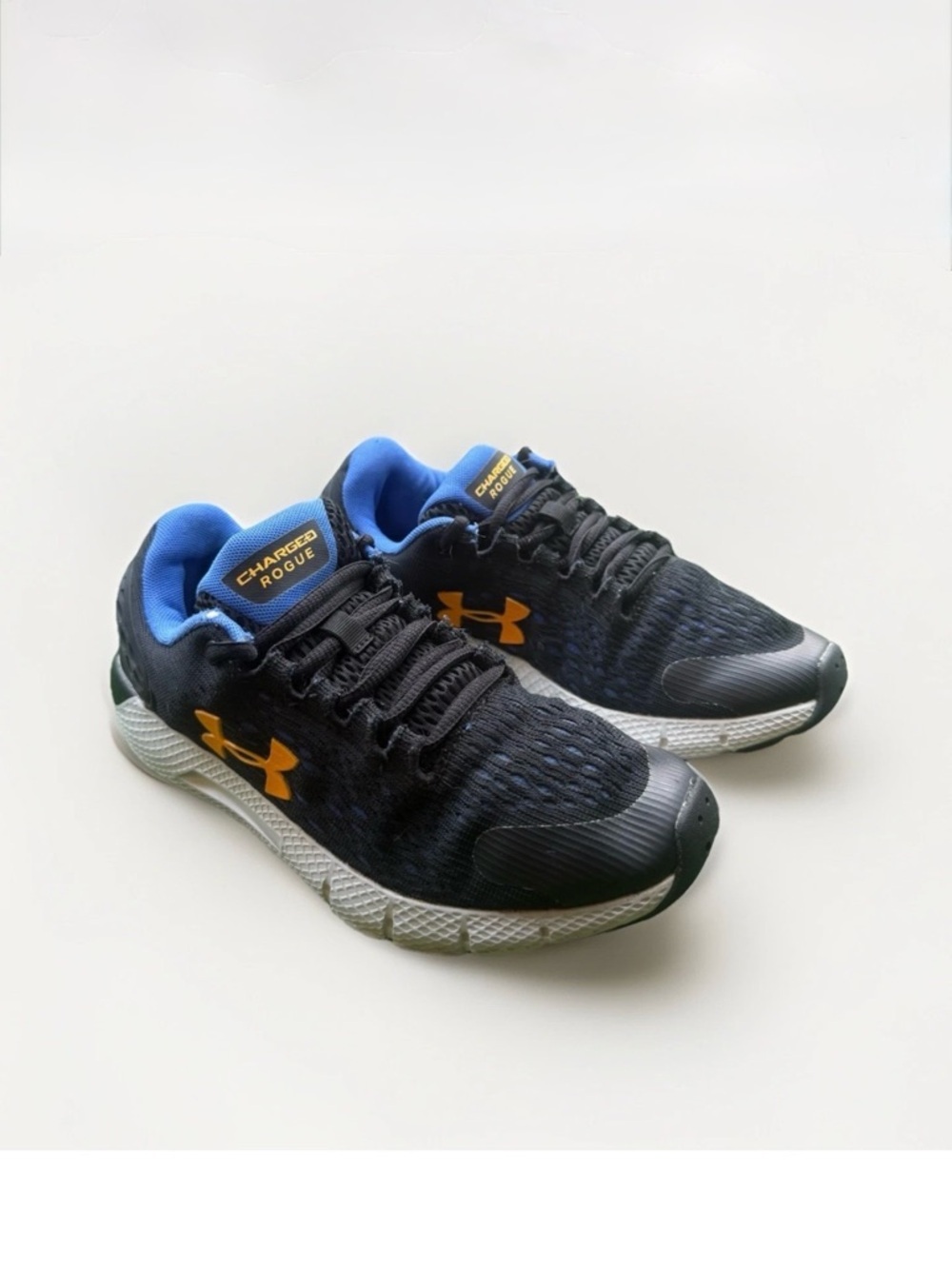 Under Armour Charged Rogue Boys’ Sneakers Mesh Black Blue Gold US 4.5Y